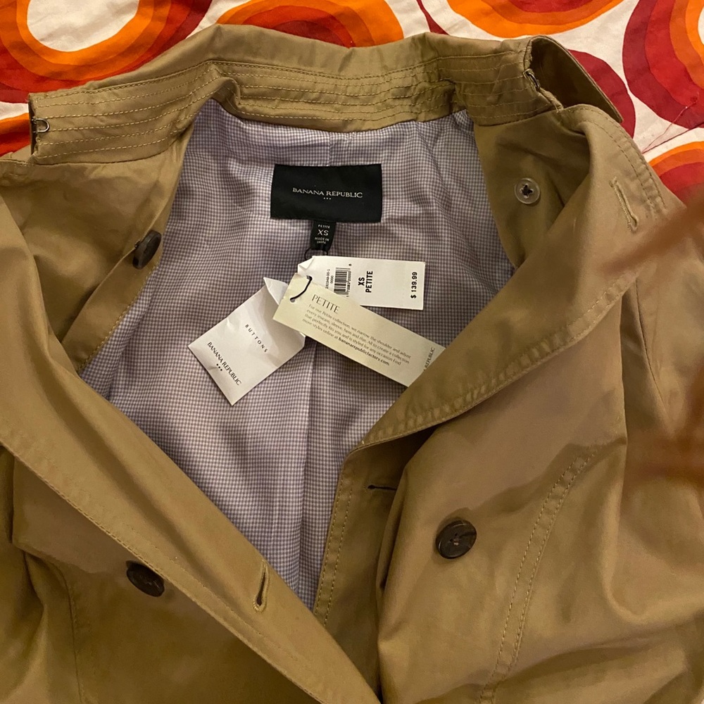 NWT- Banana Republic Classic Tan Trench - Picture 6 of 10